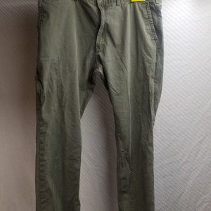 694 - Duluth 40W 32L Flex BallRoom Khakis